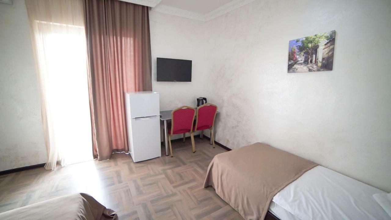 Hotel Progress Батуми Экстерьер фото