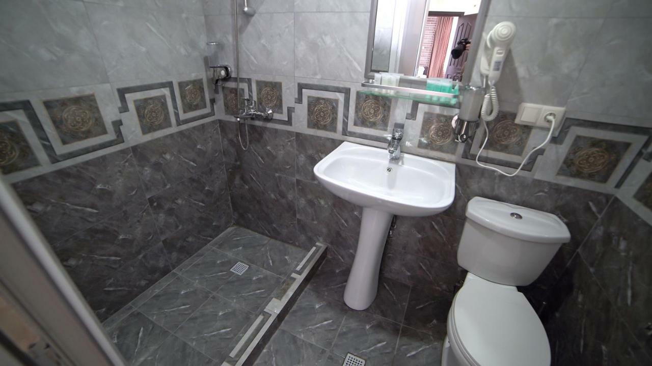 Hotel Progress Батуми Экстерьер фото