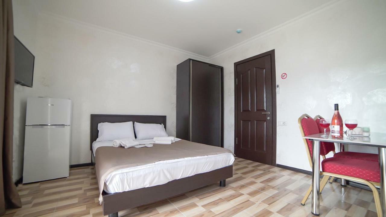 Hotel Progress Батуми Экстерьер фото
